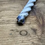 Bohrer-Grundlagen: Die Spitze eines bereits benutzten Steinbohrers als 4-Schneider