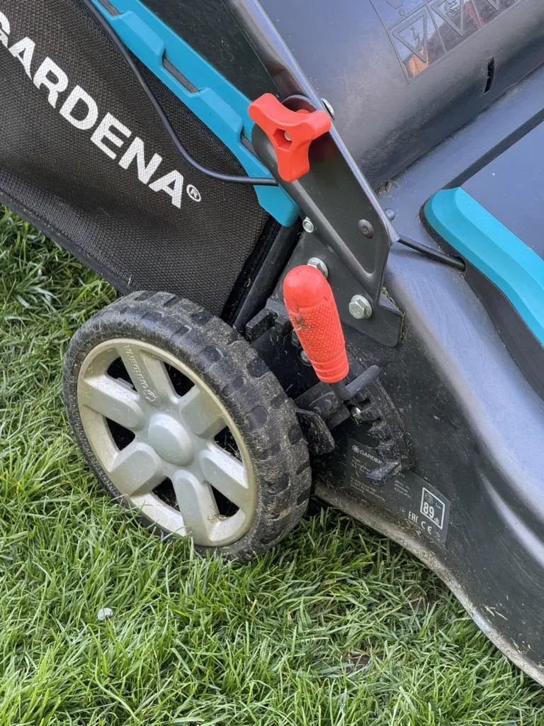 Die Schnitthöhenverstellung des Gardena Powermax Li-40/41 zeigte keine Höhe in mm an.