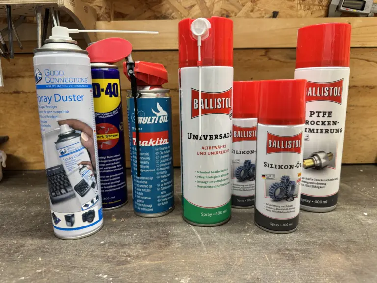 WD-40, Ballistol Universalöl, Makita MultiOil, Silikonöl und PTFE-Trockenschmierung auf der Werkbank