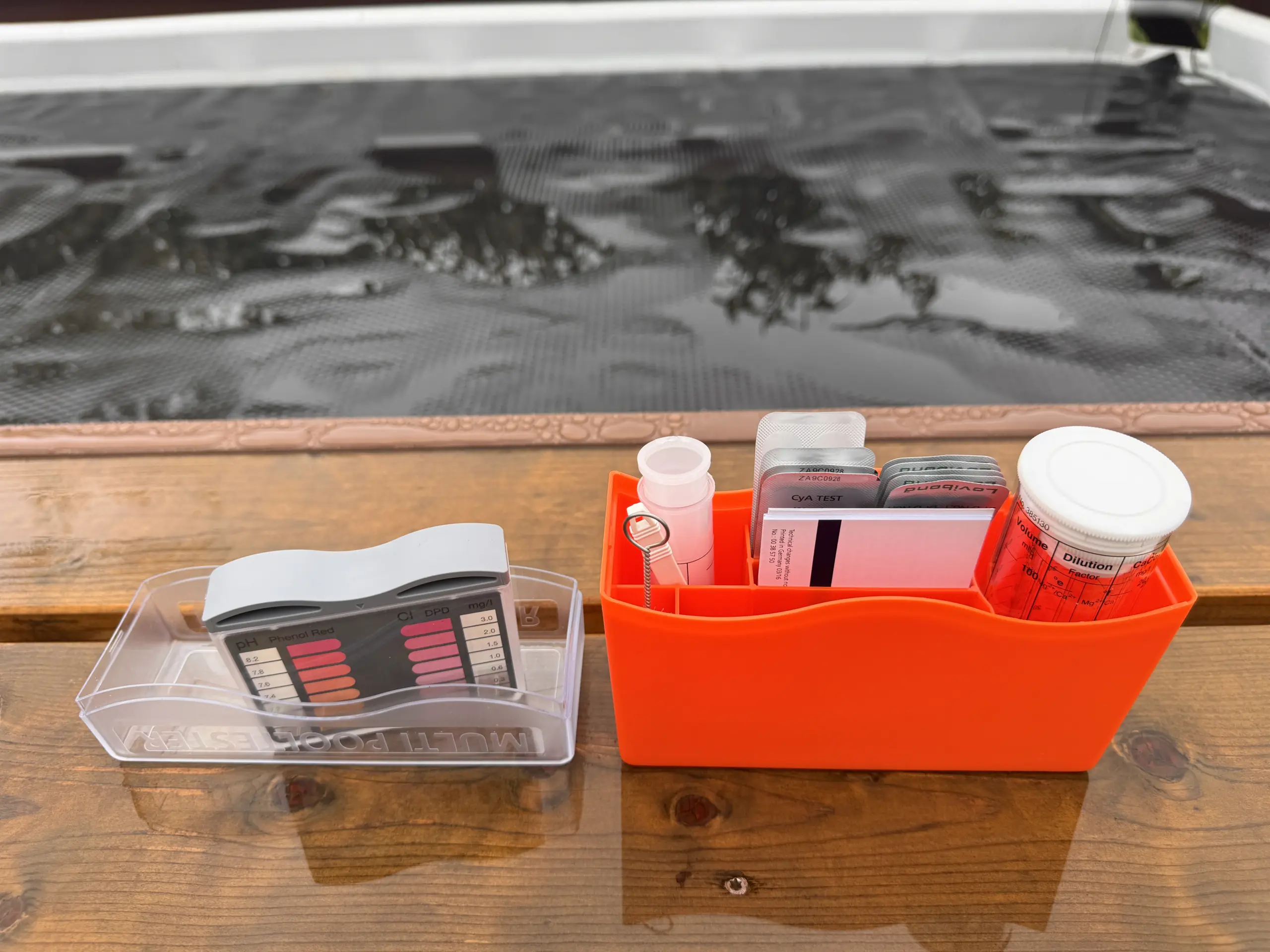 Lovibond 5 in 1 Pooltester Schütteltest mit Tabletten zum Poolwasser einstellen