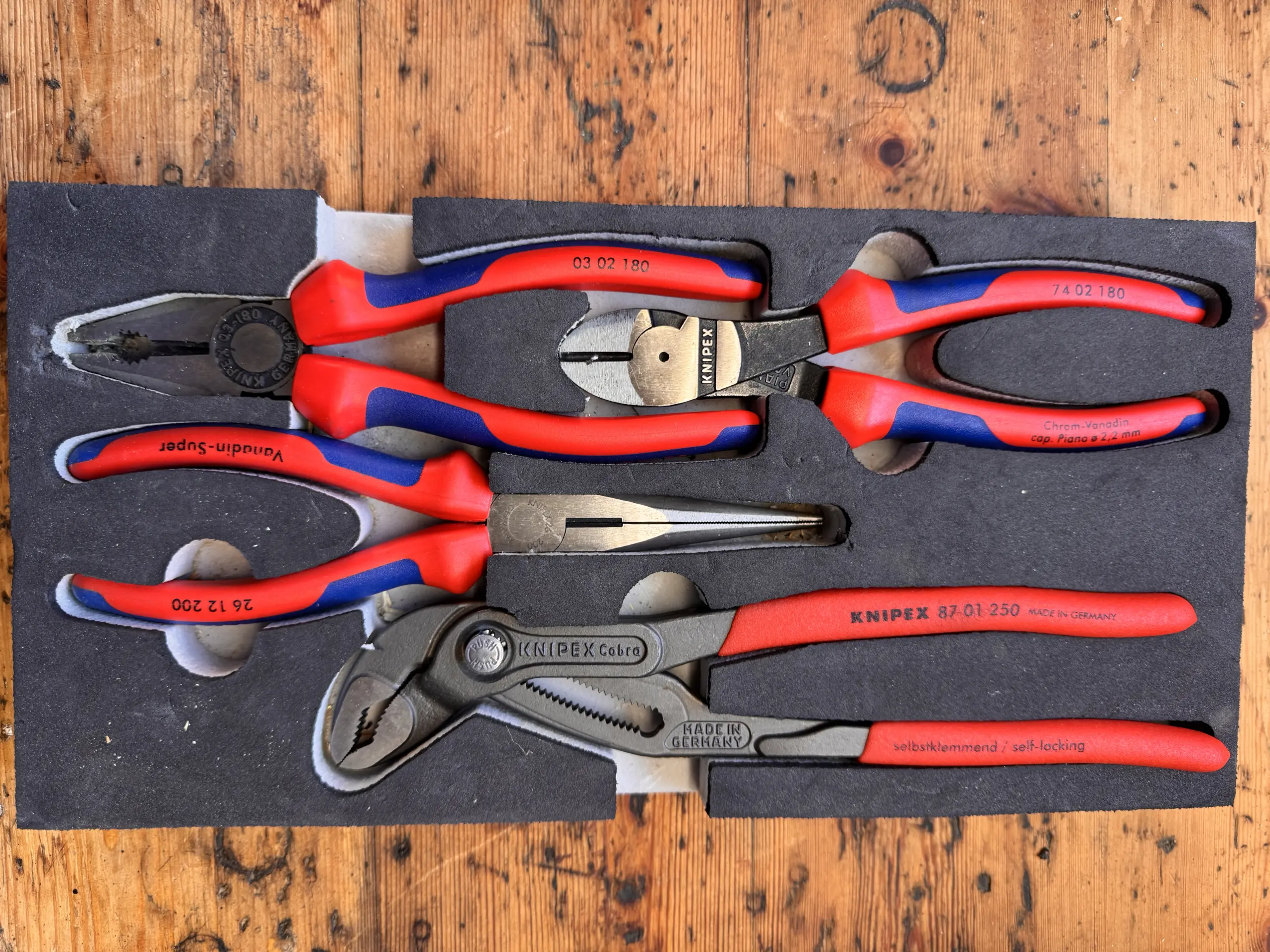 Knipex Zangen Set 00 20 01 V15 mit vier Zangen in Schaumstoffeinlage