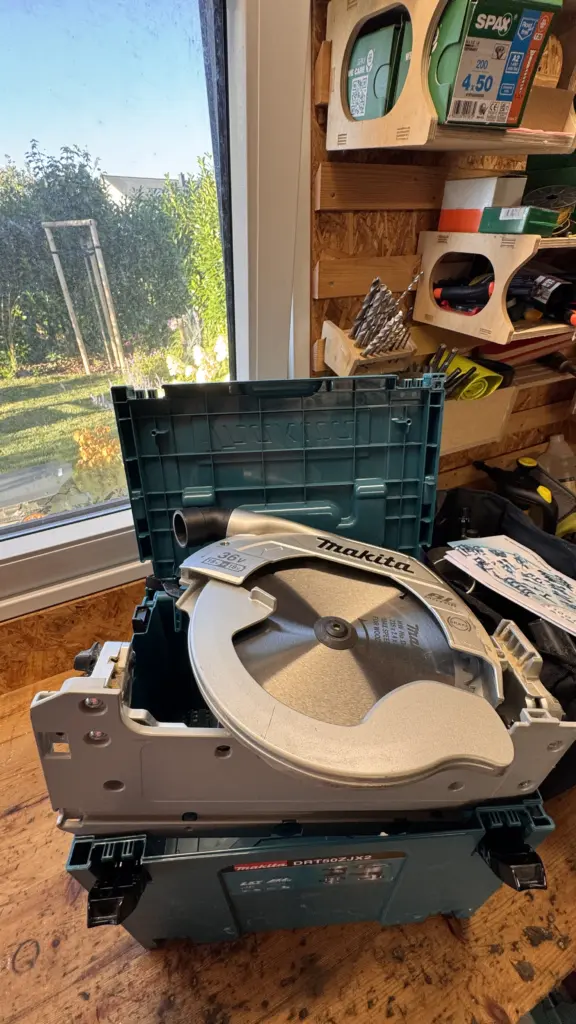 Makita DHS900 Koffer Praxistest mit geöffnetem MAKPAC Gr. 4