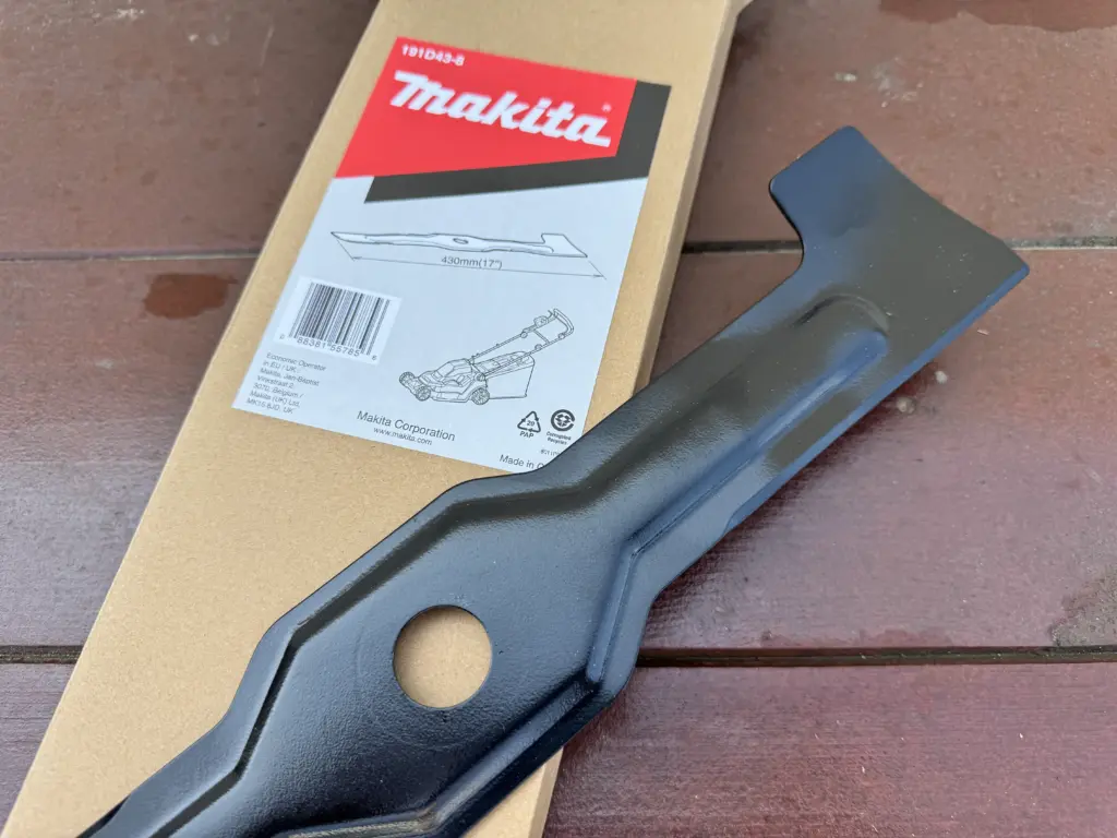 Makita Sichelmesser 191D43-8 für den DLM432 mit Verpackung