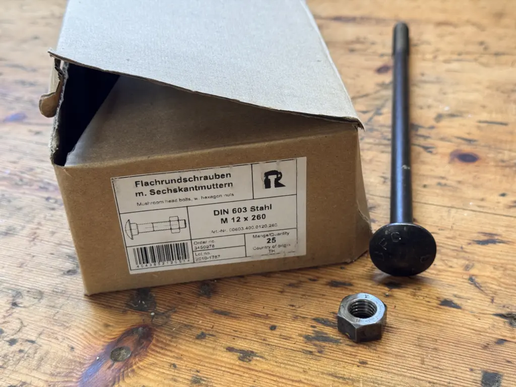 Schlossschraube DIN 603 M12 × 260 mit Mutter und Verpackung