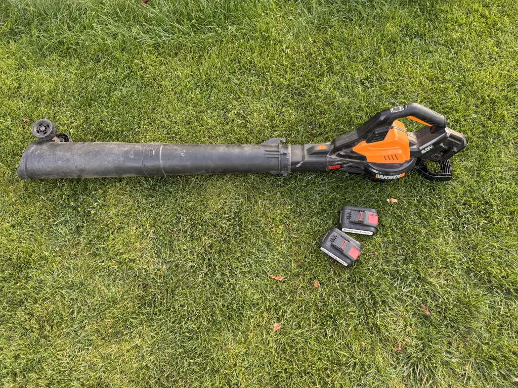 Laubsauger Saugleistung – WORX WG583E saugt nur aus nächster Nähe am Saugrohr