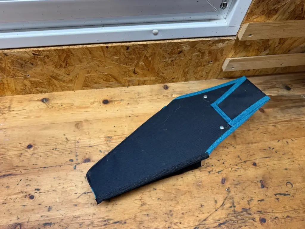 Rückseite des Makita DUC101 Holsters 1913K4-9 mit Gürtelbefestigung