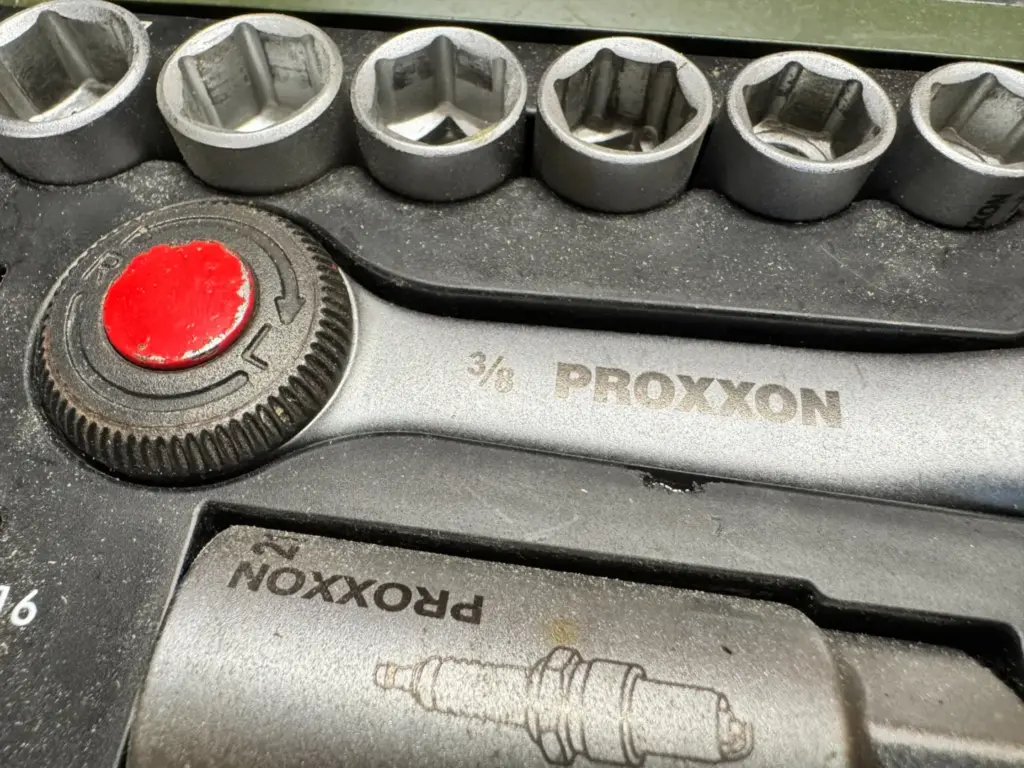 PROXXON 23 110 Erfahrungen – 3/8-Zoll-Ratsche im geöffneten Kasten