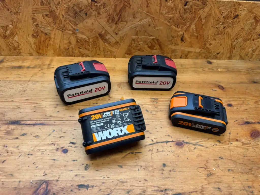 Worx Akku Alternative mit zwei PowerShare und zwei Pattfield 20V Akkus