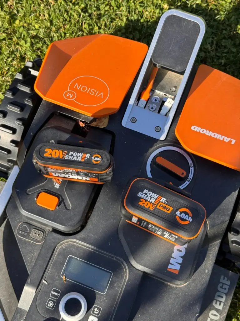 Worx Akku mit 2 Ah und 4 Ah auf meinem Landroid Vision M WR206E