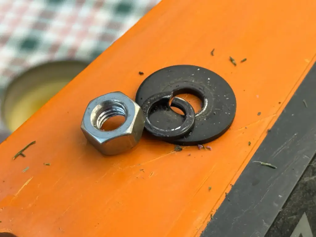 Radmutter mit Federscheibe und Unterlegscheibe vom Worx Vision M