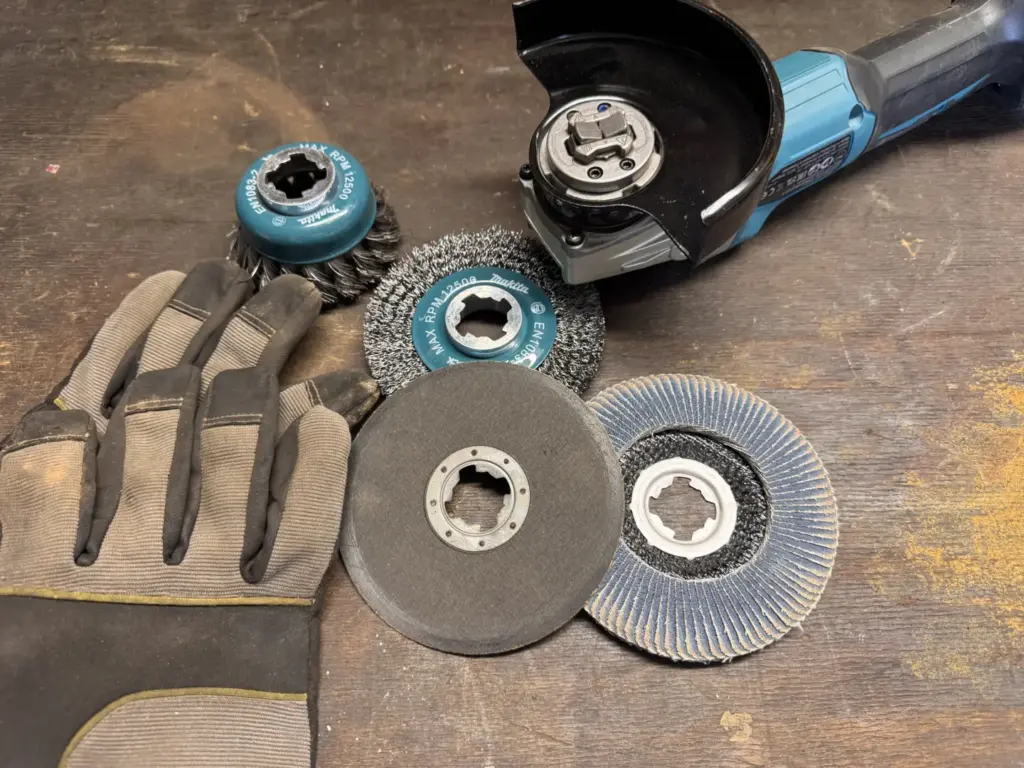 X-LOCK Zubehör mit Winkelschleifer, Bürsten und Scheiben aus meiner Werkstatt